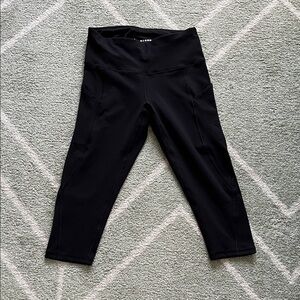 Ewedoos Black Capri Leggings with Side Pockets